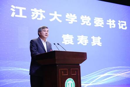 图片包含 监视器, 站立描述已自动生成